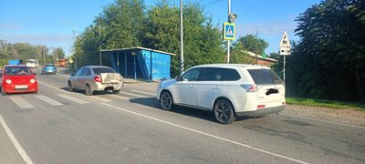 Митсубиси без страховки догнала Ладу Гранта на пешеходном переходе на Багаевском шоссе — фото 2