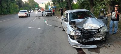 На Харьковском шоссе, в районе дома №8А, произошло ДТП с участием ВАЗ-2106 и Hyundai Accent — фото 5