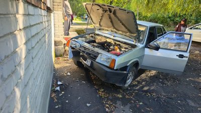 На пересечении улиц Гвардейской и Беляева произошло ДТП с участием Kia и ВАЗ-2109 — фото 2