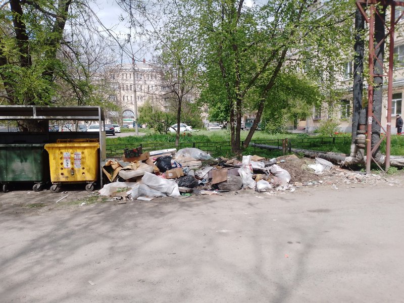 Наши подписчики сообщают о забытой свалке на Гвардейской 32 — фото 1