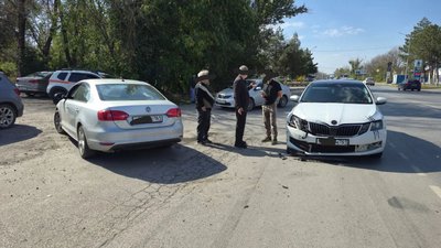 ДТП произошло у терапевтического корпуса при заезде на парковку — фото 5