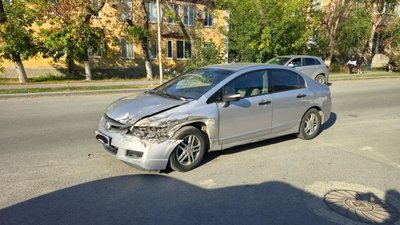 На улице Калинина в районе магазина «Пятёрочка» произошло ДТП — фото 3