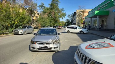 На улице Калинина в районе магазина «Пятёрочка» произошло ДТП — фото 4