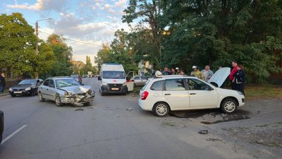 ДТП на Будённовской: двум участникам оказали помощь — фото 3