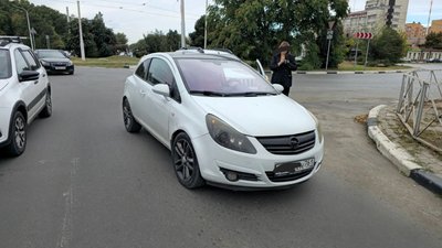 На Баклановском проспекте у четырнадцатиэтажки столкнулись Haval и Opel — фото 2