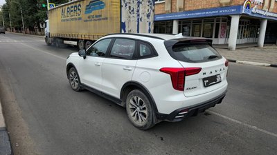 На Баклановском проспекте у четырнадцатиэтажки столкнулись Haval и Opel — фото 3