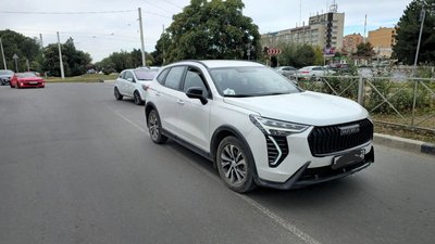 На Баклановском проспекте у четырнадцатиэтажки столкнулись Haval и Opel — фото 5