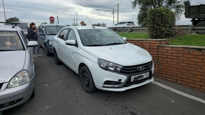 На спуске Герцена произошло ДТП в очереди на АЗС «Лукойл» — фото 3