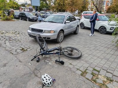 Депутата Новочеркасской городской Думы Алексея Раздорова сбил автомобиль, когда он ехал на... — фото 2
