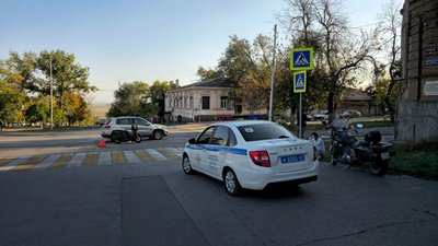 В Новочеркасске в ДТП пострадала 32-летняя женщина на скутере — фото 5
