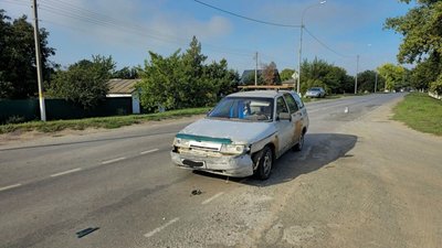 В станице Заплавской  под Новочеркасском на пересечении улицы Шоссейной и переулка Гаражного... — фото 4