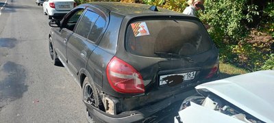 Перед Новым городком, по направлению в сторону центра Новочеркасска, столкнулись Nissan и Лада — фото 3