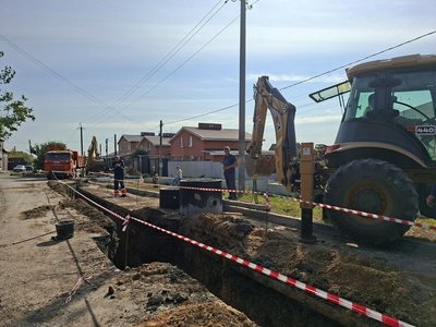 В хуторе Епифанов продолжается строительство водопровода — фото 2