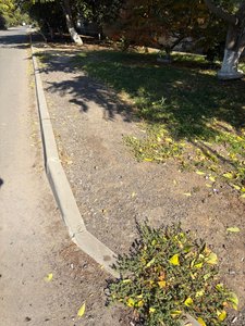 На улице Транспортной в Новочеркасске уже год не могут восстановить разрушенный тротуар — фото 3