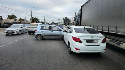 В Новочеркасске на улице Харьковской, в районе дома № 4Б, произошло ДТП с участием двух автомобилей... — фото 3