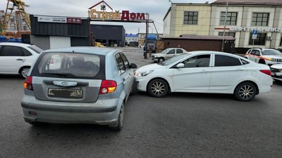В Новочеркасске на улице Харьковской, в районе дома № 4Б, произошло ДТП с участием двух автомобилей... — фото 4