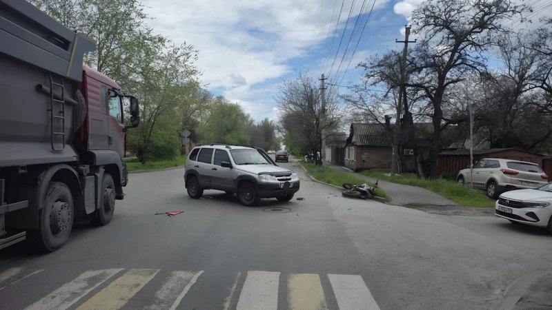 ⚡Водитель Шнивы при повороте с Будённовской на Ларина не увидел, что его по встречке прямо на... — фото 7