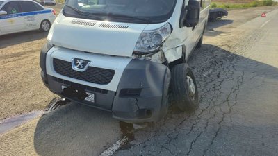 На съезде с трассы М-4 в Новочеркасск столкнулись Peugeot и Toyota — фото 4