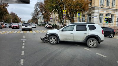 В Новочеркасске произошло ДТП на пересечении улиц Московской и Комитетской — фото 5