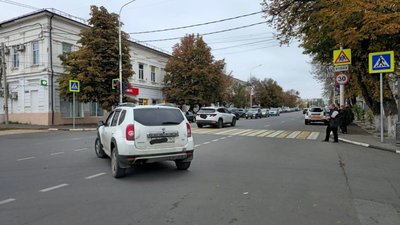 В Новочеркасске произошло ДТП на пересечении улиц Московской и Комитетской — фото 6