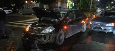 В Новочеркасске на пересечении улиц Ларина и Народной столкнулись два автомобиля — фото 6
