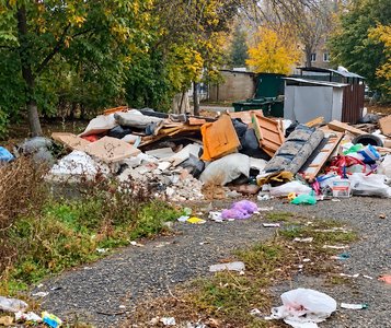 В Черёмушках огромная свалка подбирается к детским садам и жилым домам — фото 2