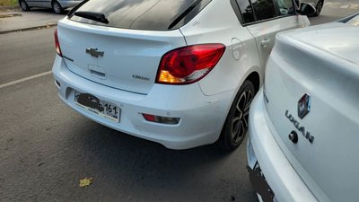 В Новочеркасске Renault Logan врезался в Chevrolet при выезде с парковки — фото 2