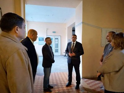 В Новочеркасске проверили ход ремонта городских поликлиник — фото 2