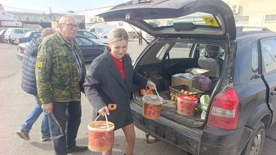 Из Новочеркасска отправили большую партию гуманитарной помощи бойцам 26-го полка — фото 9
