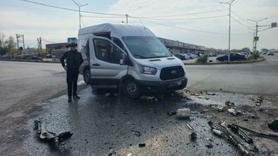 В пригороде Новочеркасска на повороте к 150-й дивизии столкнулись Mercedes и Ford — фото 3