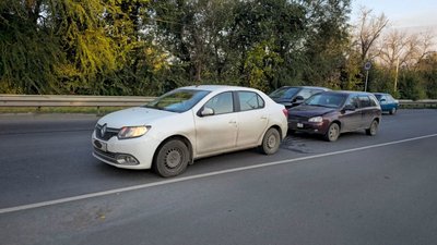 ДТП произошло на спуске Герцена, на участке подъёма перед аркой — фото 4
