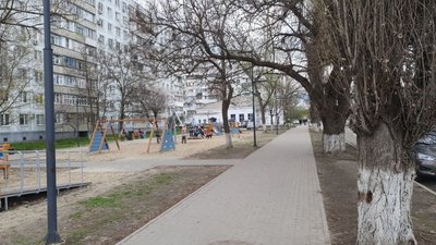 В Новочеркасске детская площадка в микрорайоне Молодёжный находится в аварийном состоянии