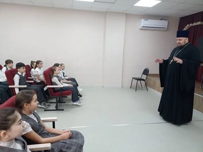 В 17 школе состоялась встреча учеников 4Б класса  и 3Б класса с настоятелем храма Святого... — фото 3