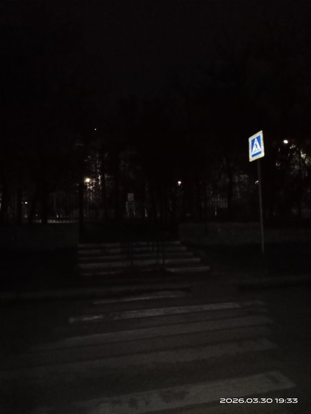 Наши подписчики просят обратить внимание администрации на пешеходный переход через улицу... — фото 2