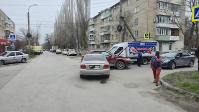 Авария с пострадавшей произошла на пересечении улиц Народная и Ларина — фото 5
