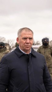 Волонтёры из Новочеркасска передали военнослужащим очередной автомобиль и гуманитарную помощь — фото 2