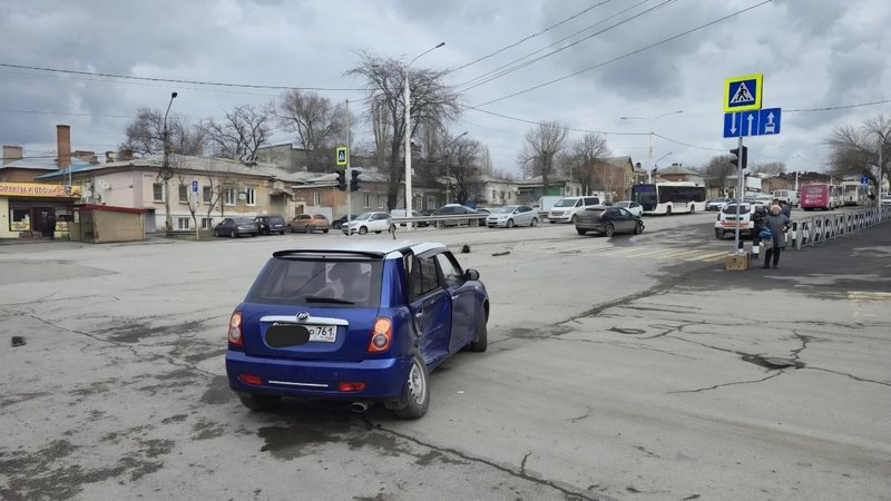 Водитель Лифана двигалась по проспекту Платовскому  и при повороте налево не пропустила встречный... — фото 2