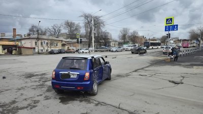 Водитель Лифана двигалась по проспекту Платовскому  и при повороте налево не пропустила встречный... — фото 2
