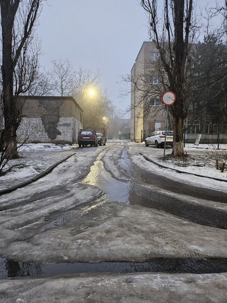 Район школы №6 и городского суда пару недель был катком — фото 1