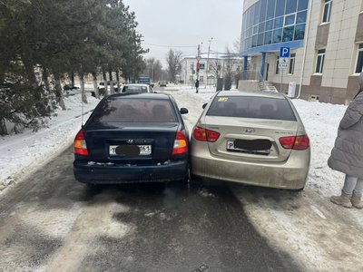 Сегодня весь день в Новочеркасске бились и продолжают биться машины — фото 3