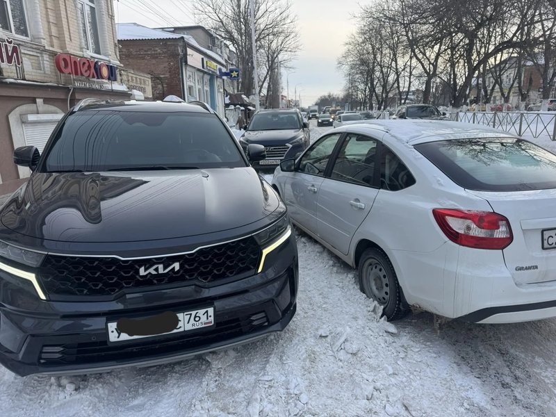Автовладельцы продолжают разбивать машины из-за плохо почищенных дорог и неправильно выбранной... — фото 3