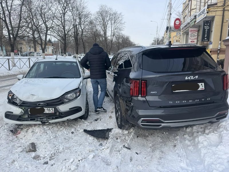 Автовладельцы продолжают разбивать машины из-за плохо почищенных дорог и неправильно выбранной... — фото 4