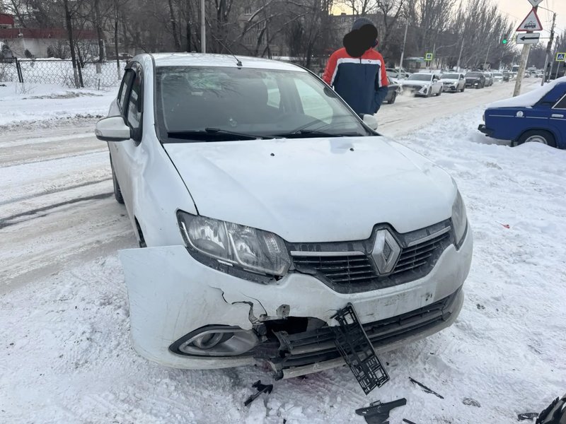 В Новочеркасске продолжаются ДТП, связанные с плохой работой по очистке дорог от снега — фото 2