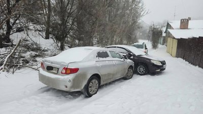 Водитель автомобиля Хендэ не смог подняться на подъём в районе дома Красноармейская 119 — фото 5