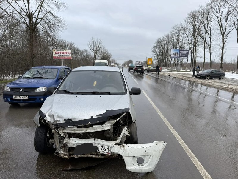 На выезде из Новочеркасска водитель Гранты не справился с управлением и выскочил на полосу... — фото 3