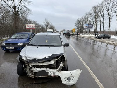 На выезде из Новочеркасска водитель Гранты не справился с управлением и выскочил на полосу... — фото 3