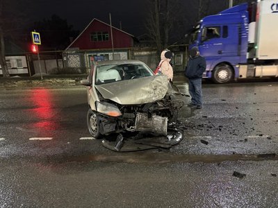Девушка за рулём автомобиля Haval на улице Гагарина пыталась проскочить на запрещающий сигнал...
