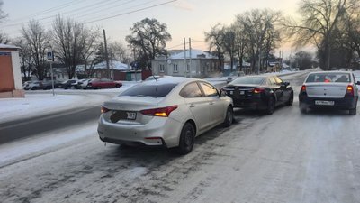 Водитель Соляриса отвлеклась и не смогла остановиться перед Маздой на пересечении Будённовской /...