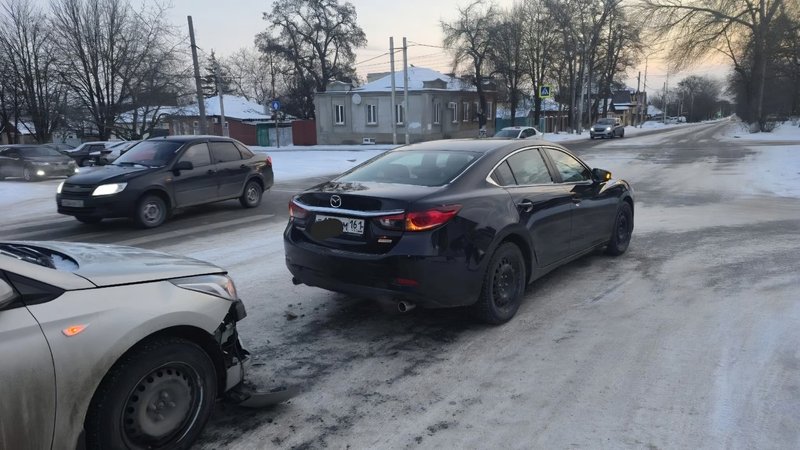 Водитель Соляриса отвлеклась и не смогла остановиться перед Маздой на пересечении Будённовской /... — фото 4