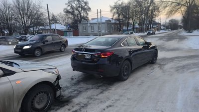 Водитель Соляриса отвлеклась и не смогла остановиться перед Маздой на пересечении Будённовской /... — фото 4